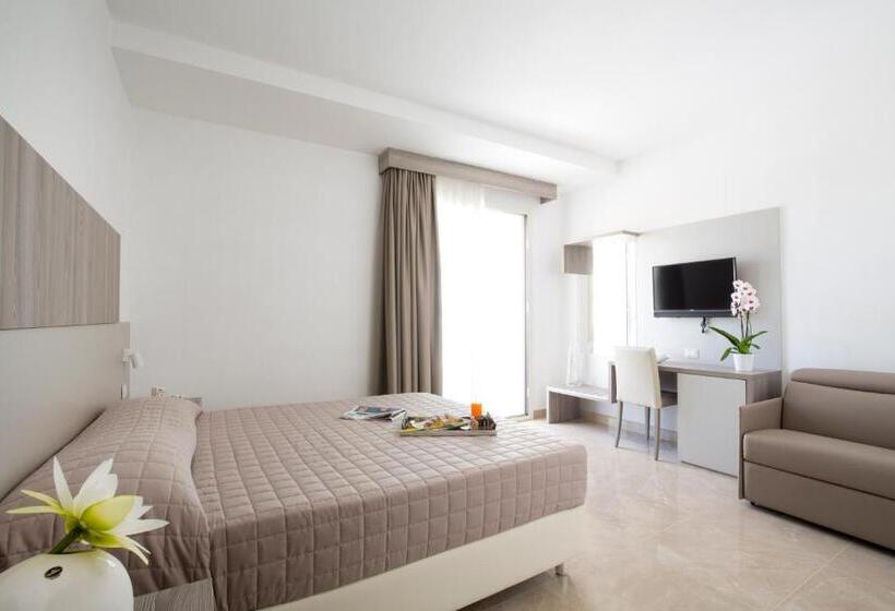 Standard Triple Room with Terrace, Forte 2