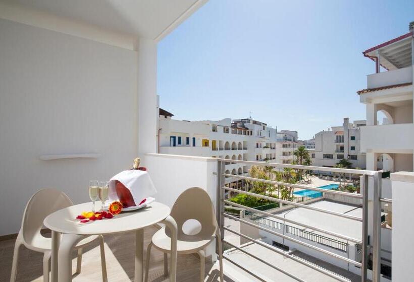 اتاق استاندارد چهار تخته با چشمانداز دریا, Forte 2