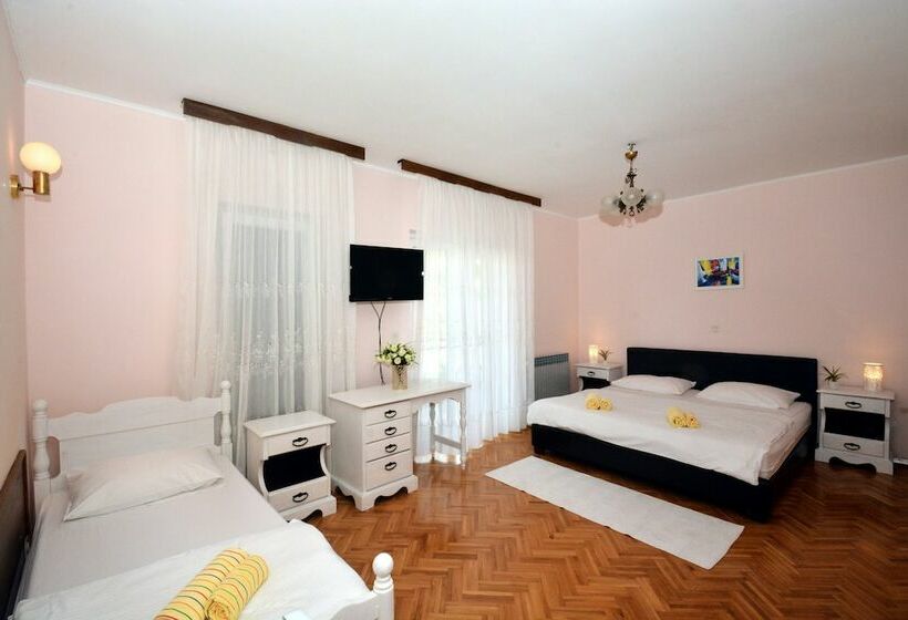 Трехместный Номер Классика, Restaurant Pension Dioklecijan