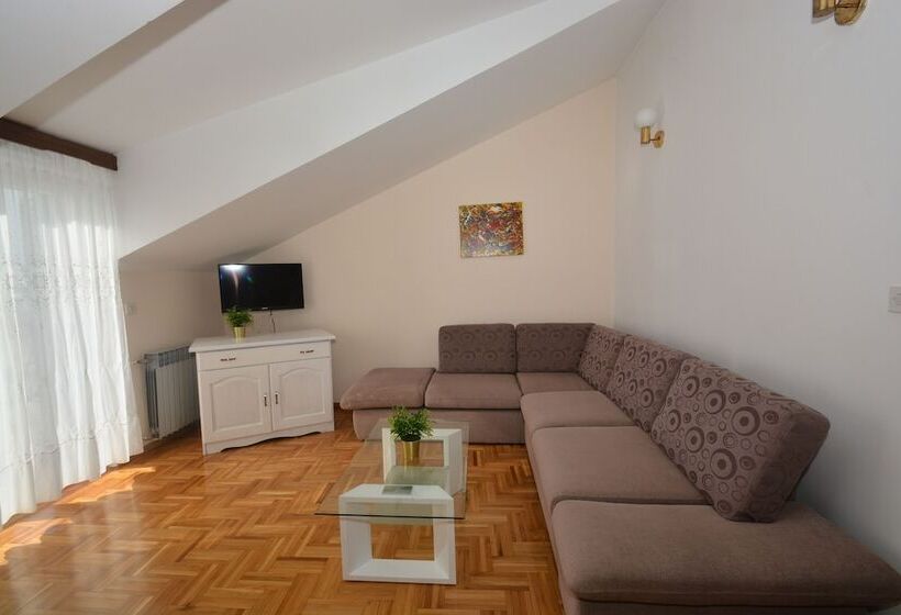 Апартаменты 2 Спальни Вид на Море, Restaurant Pension Dioklecijan