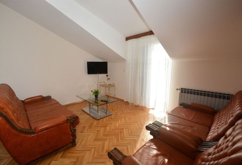 Апартаменты 2 Спальни Вид на Море, Restaurant Pension Dioklecijan