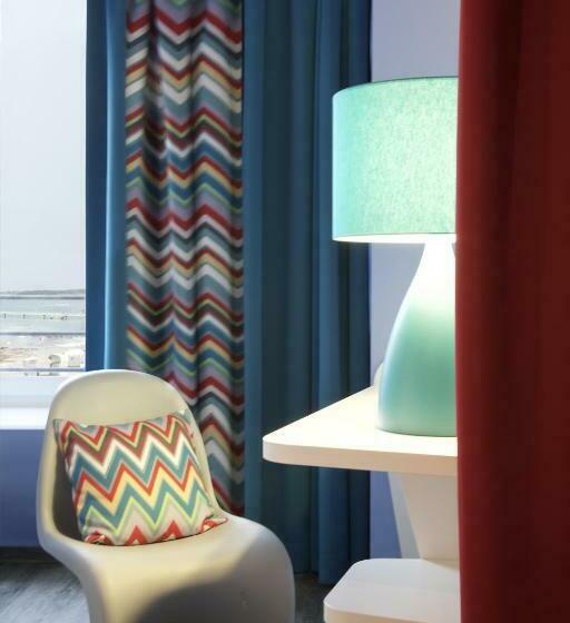 스탠다드 룸, Aja Gromitz