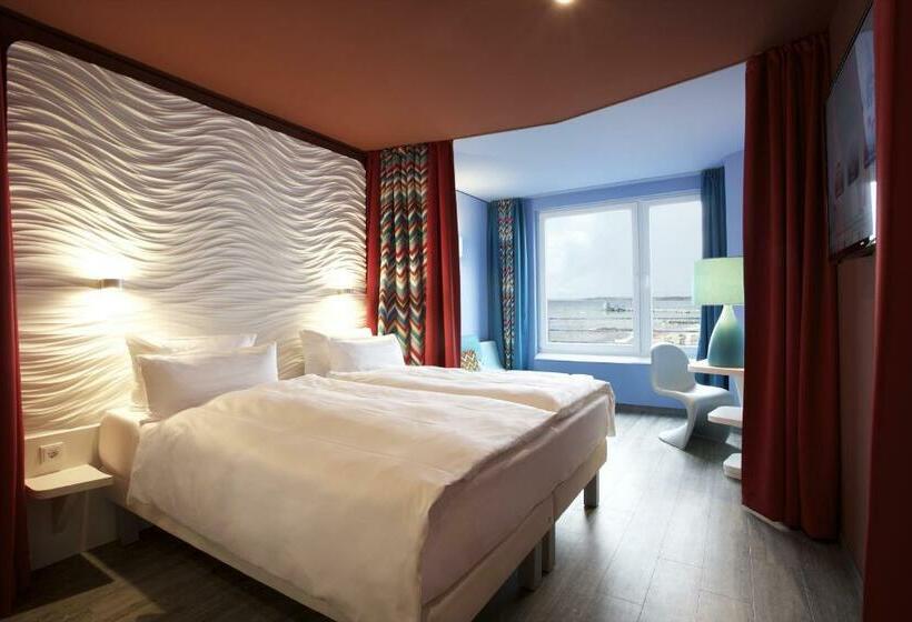 스탠다드 룸, Aja Gromitz