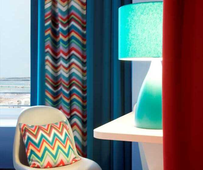 스탠다드 룸, Aja Gromitz