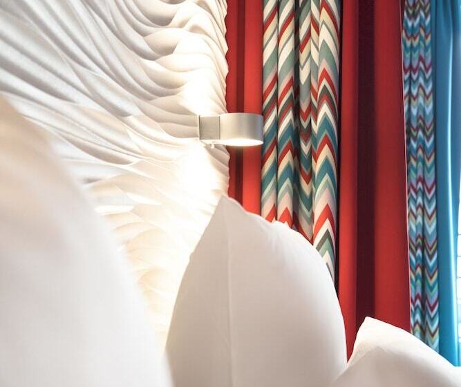 스탠다드 룸, Aja Gromitz