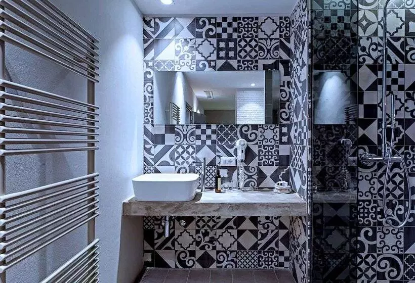 اتاق استاندارد سه نفره, Bell Suite