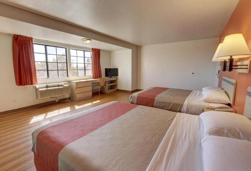 Четырехместный Номер Deluxe, Motel 6bellflower, Ca  Los Angeles