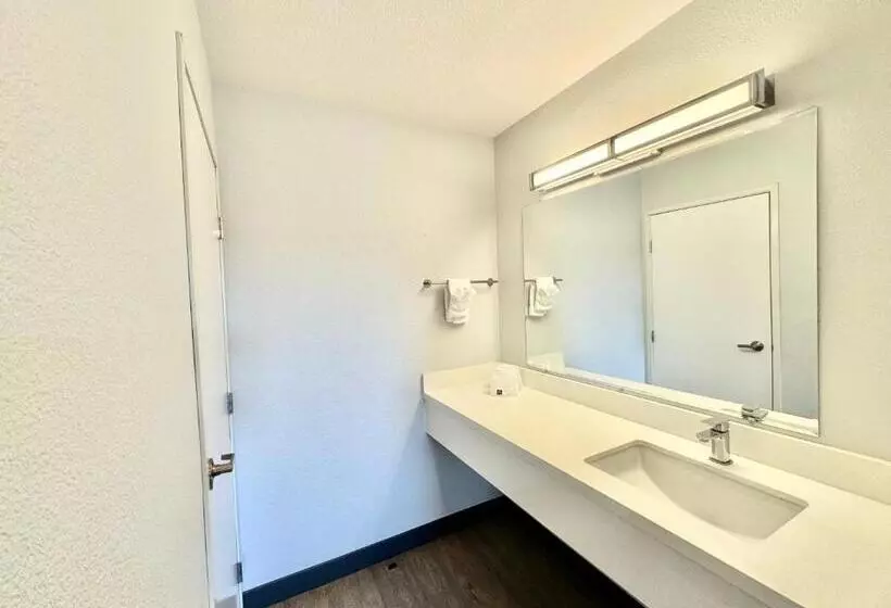 キングサイズベッドのデラックスルーム, Motel 6bellflower, Ca  Los Angeles