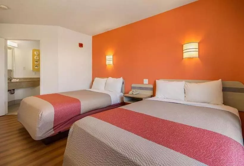 スタンダードルーム, Motel 6 Lemoore, Ca
