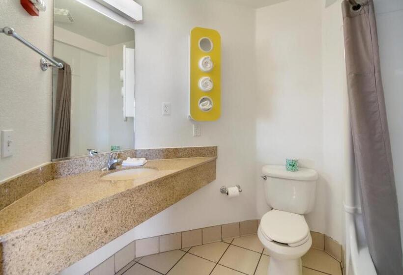 スタンダードルーム, Motel 6 Lemoore, Ca