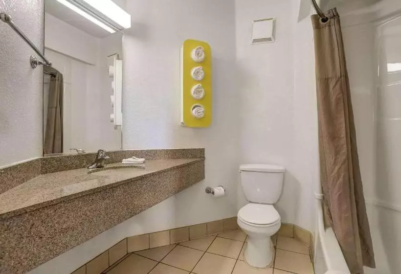 スタンダード４人部屋, Motel 6 Lemoore, Ca