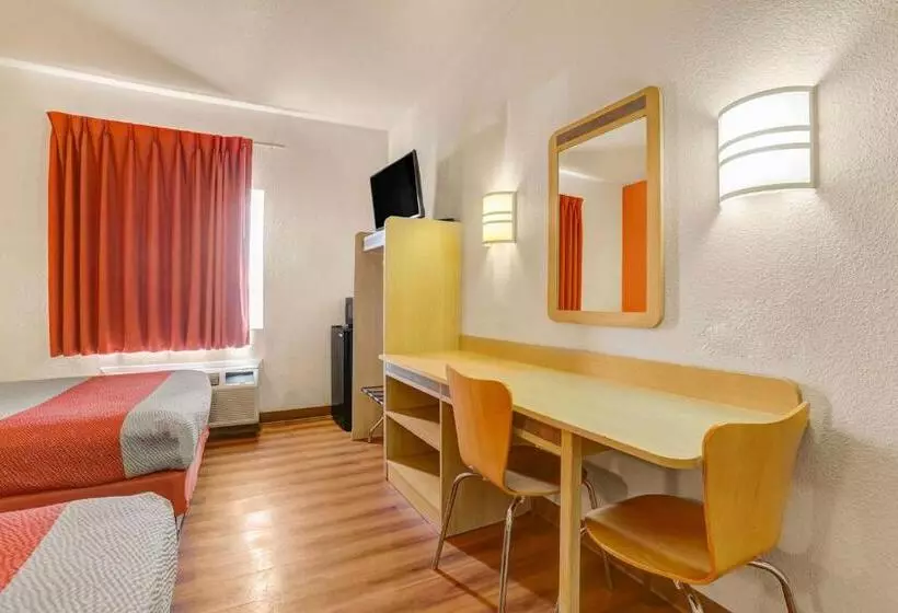 スタンダード４人部屋, Motel 6 Lemoore, Ca