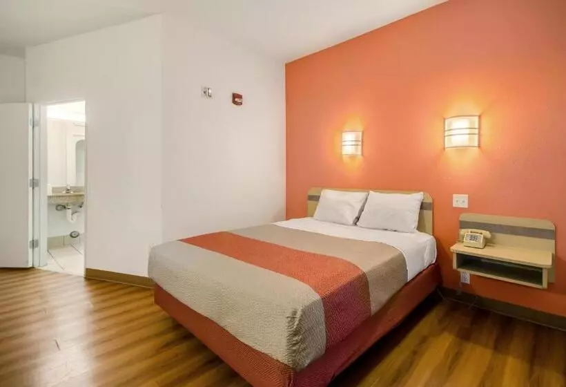 身障者適用スタンダードルーム, Motel 6 Lemoore, Ca