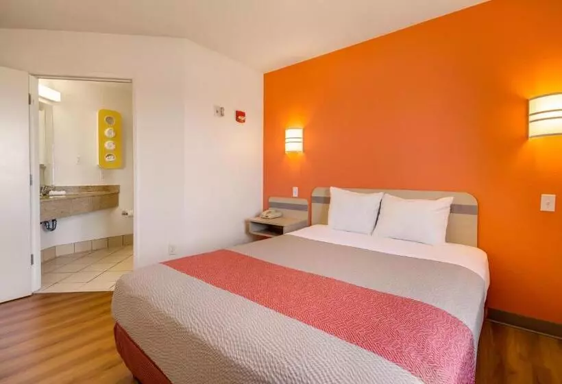 身障者適用スタンダードルーム, Motel 6 Lemoore, Ca