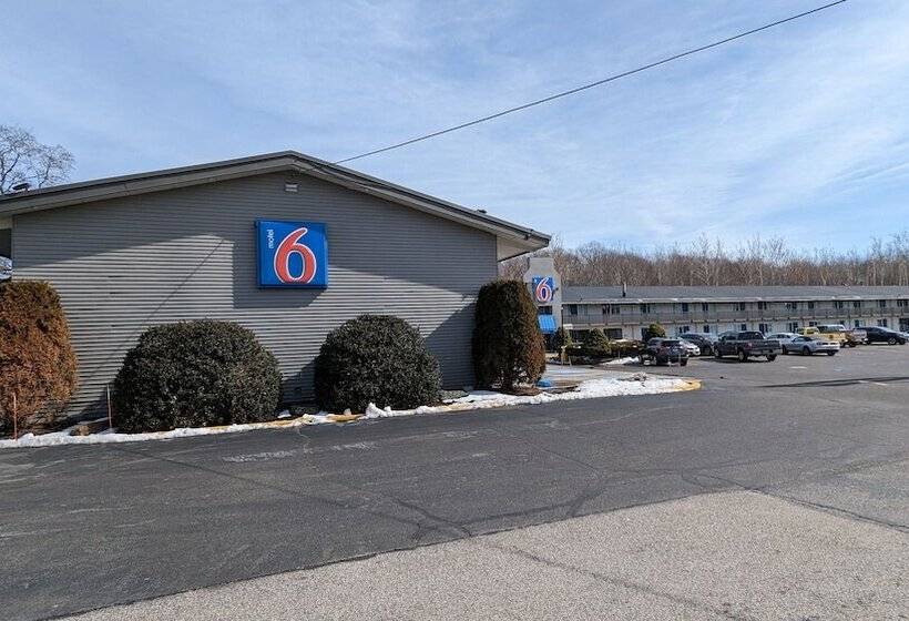 غرفه قياسيه سريرين مزدوجين, Motel 6 Leominster, Ma