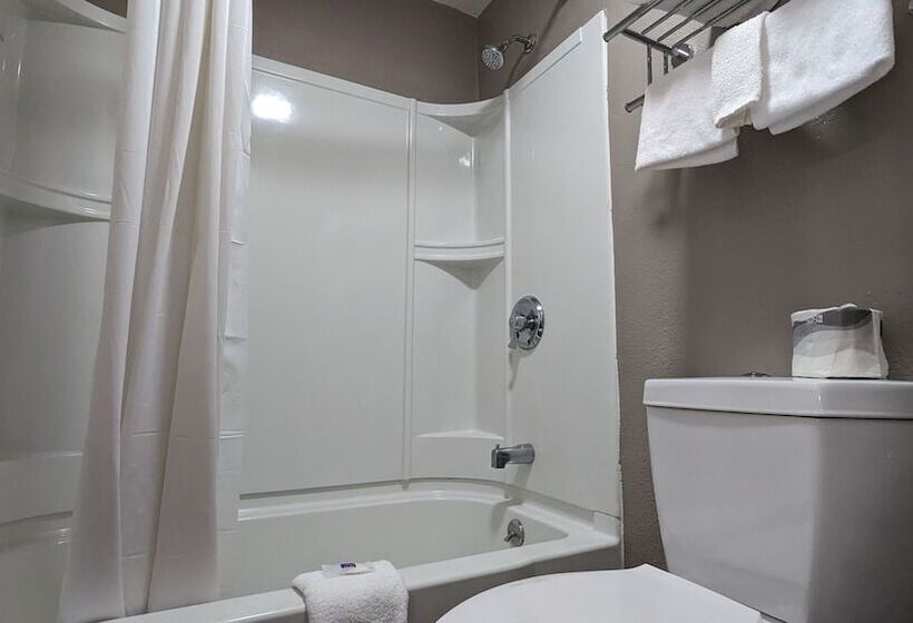 غرفه قياسيه سريرين مزدوجين, Motel 6 Leominster, Ma