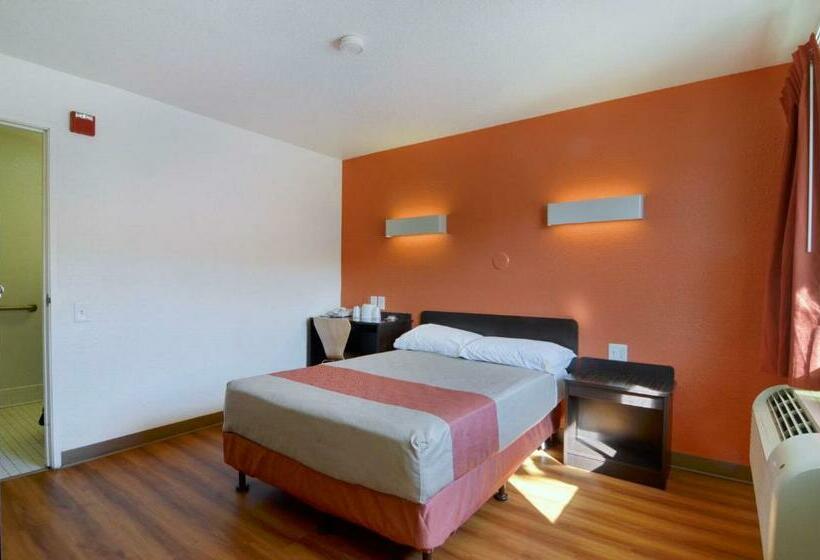 适合残疾人使用的标准间, Motel 6palm Desert, Ca  Palm Springs Area