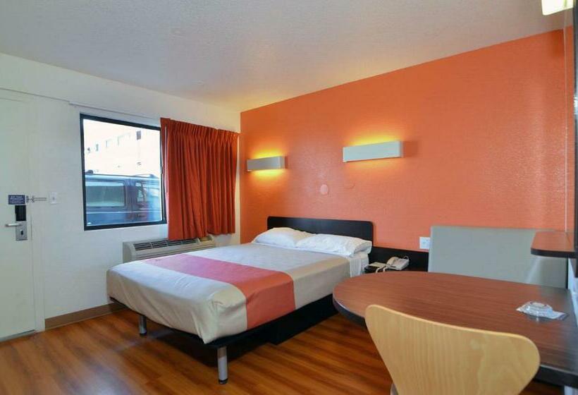 适合残疾人使用的标准间, Motel 6palm Desert, Ca  Palm Springs Area