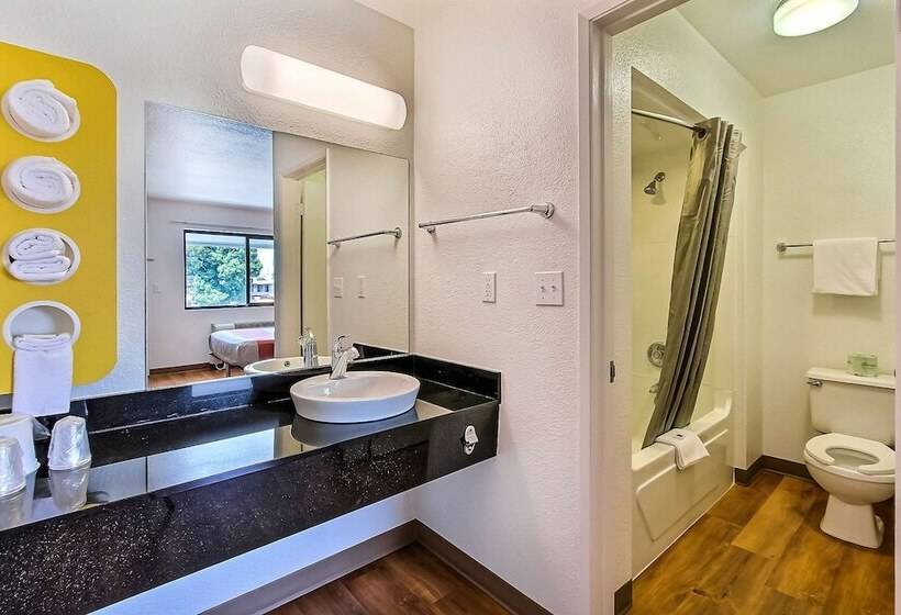 غرفه قياسيه سريرين مزدوجين, Motel 6 Sunnyvale, Ca   South