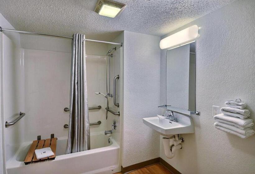 Номер Стандарт Адаптированный для Инвалидов, Motel 6tewksbury, Ma  Boston