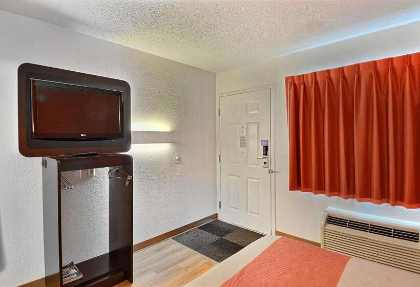 غرفة قياسية لذوى الاحتياجات الخاصة, Motel 6tewksbury, Ma  Boston