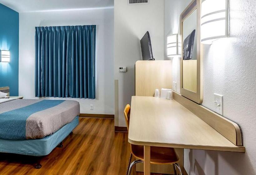 חדר סטנדרט מותאם לאדם עם מוגבלויות, Motel 6caseyville, Il  Caseyville Il