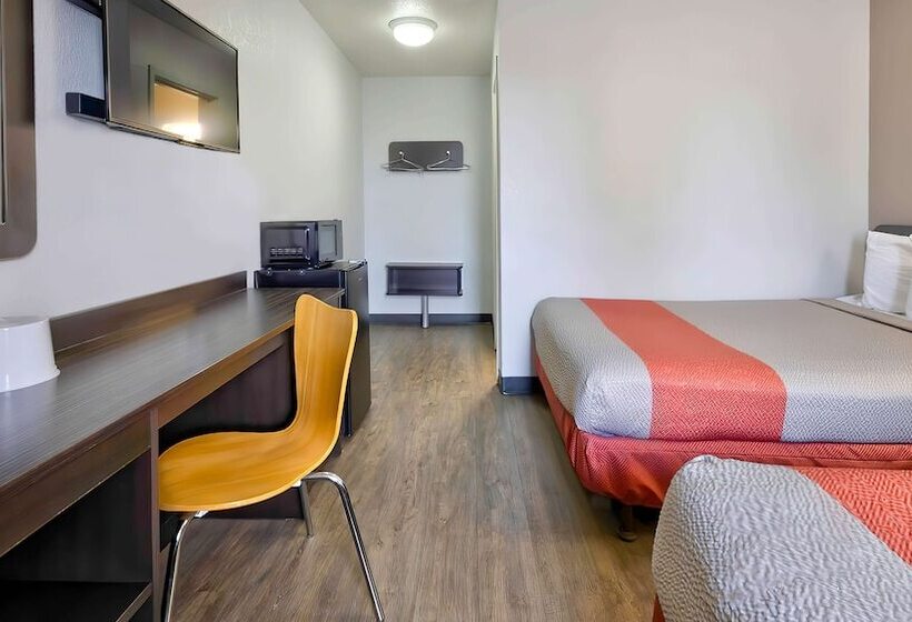 غرفه قياسيه سريرين مزدوجين, Motel 6gallup, Nm