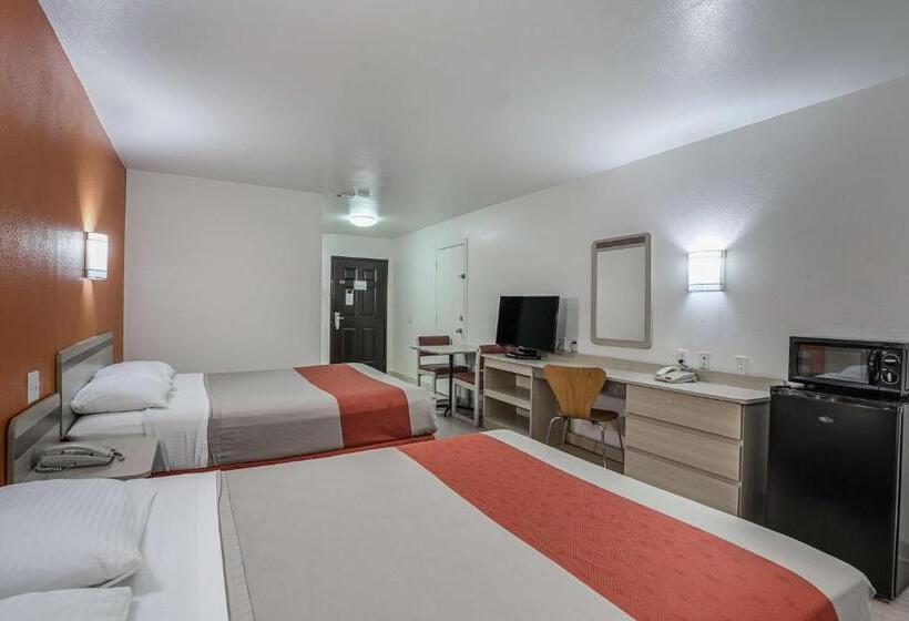 חדר סטנדרט מותאם לאדם עם מוגבלויות, Motel 6 Pasadena, Tx