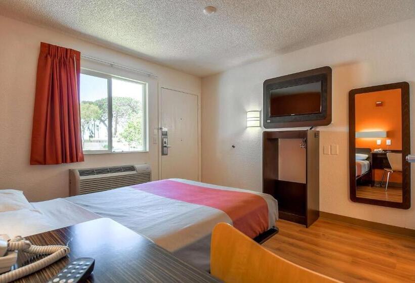 장애인을 위한 스탠다드 룸, Motel 6 san Diego, Ca  North