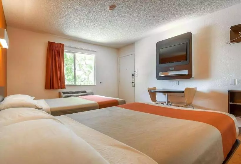 デラックスの4人部屋, Motel 6 san Diego, Ca North