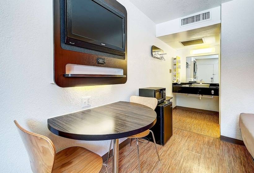 带2个双人床的标准工作室, Park Inn By Radisson, Thornton