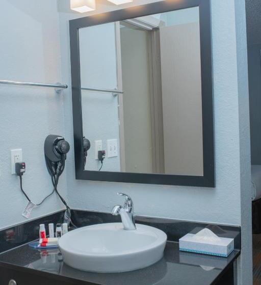 غرفه قياسيه سريرين مزدوجين, Americinn By Wyndham Madison Wi