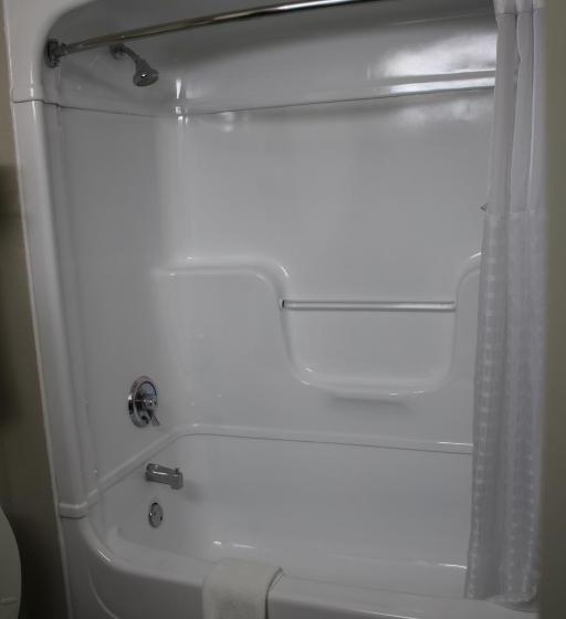 适合残疾人士使用的带超级大床的标准间, Days Inn By Wyndham Waco University Area