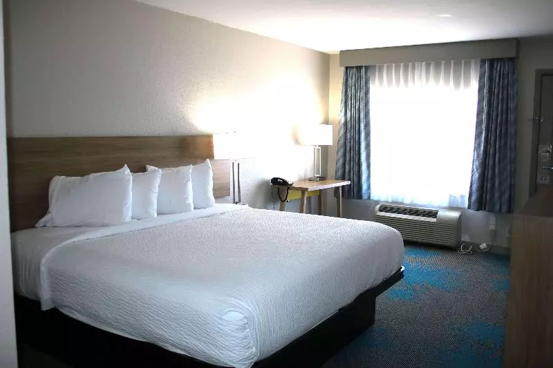 キングサイズベッドのスタンダードルーム, Days Inn By Wyndham Waco University Area