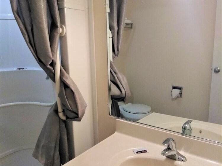 Номер Стандарт 2 Двуспальные Кровати, Red Carpet Inn Louisville North Jeffersonville In