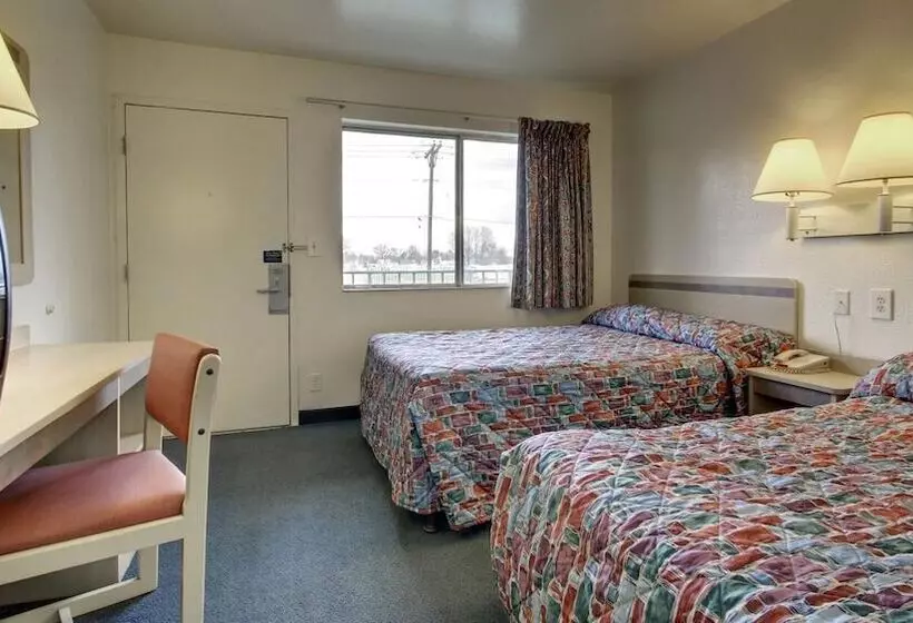 ２ダブルベッドのスタンダードルーム, Red Carpet Inn Louisville North Jeffersonville In