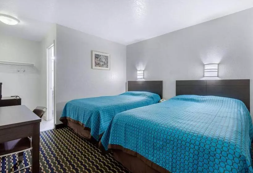 ２ダブルベッドのスタンダードルーム, Rodeway Inn Winston Salem Route 52