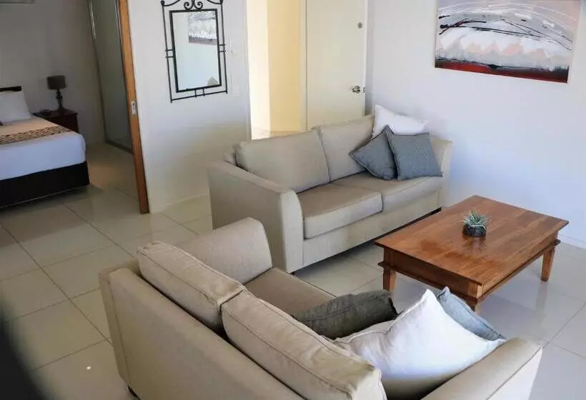 1 Bedroom Apartment River View, Noosa River Palms