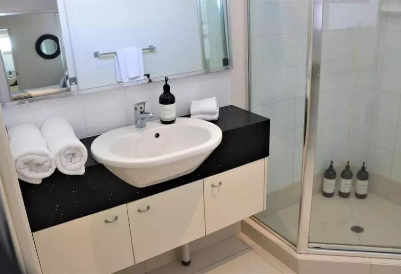 1 Bedroom Apartment River View, Noosa River Palms