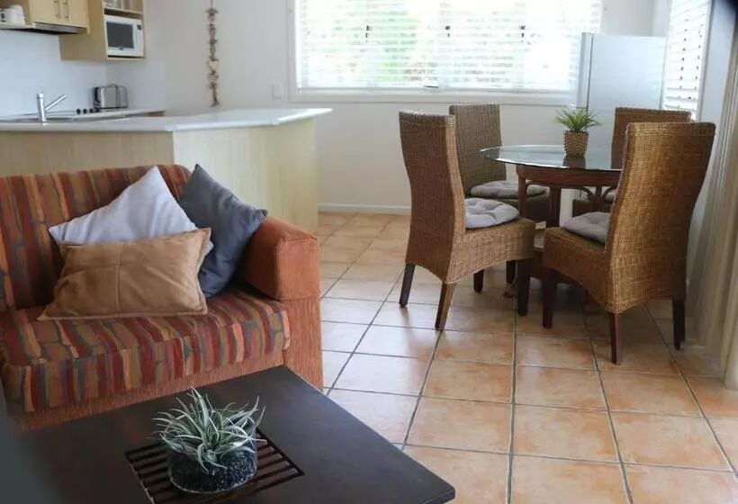 1 Bedroom Apartment River View, Noosa River Palms