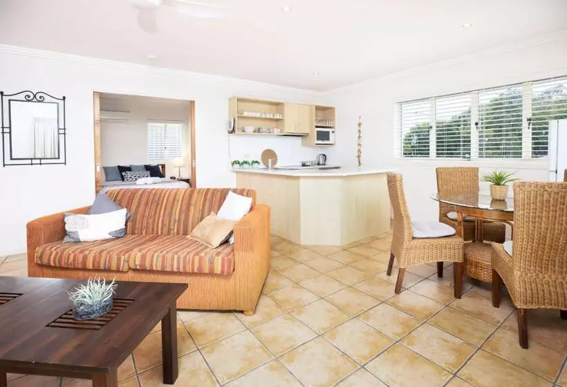 1 Bedroom Apartment River View, Noosa River Palms