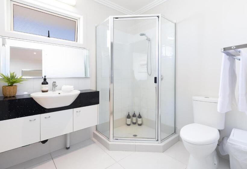 1 Bedroom Apartment River View, Noosa River Palms