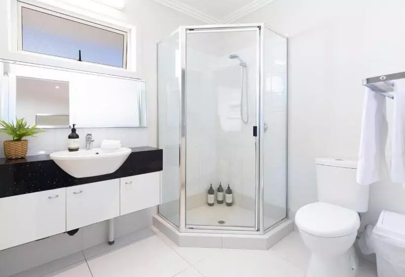 1 Bedroom Apartment River View, Noosa River Palms