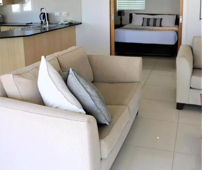 1 Bedroom Apartment River View, Noosa River Palms