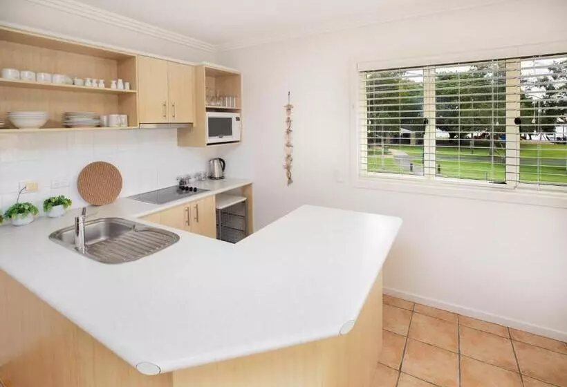 1 Bedroom Apartment River View, Noosa River Palms