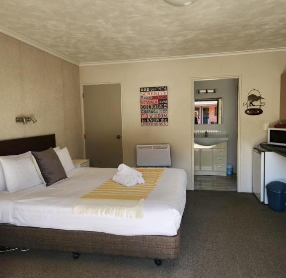 Standard-studio, Amber Court Motel Nelson