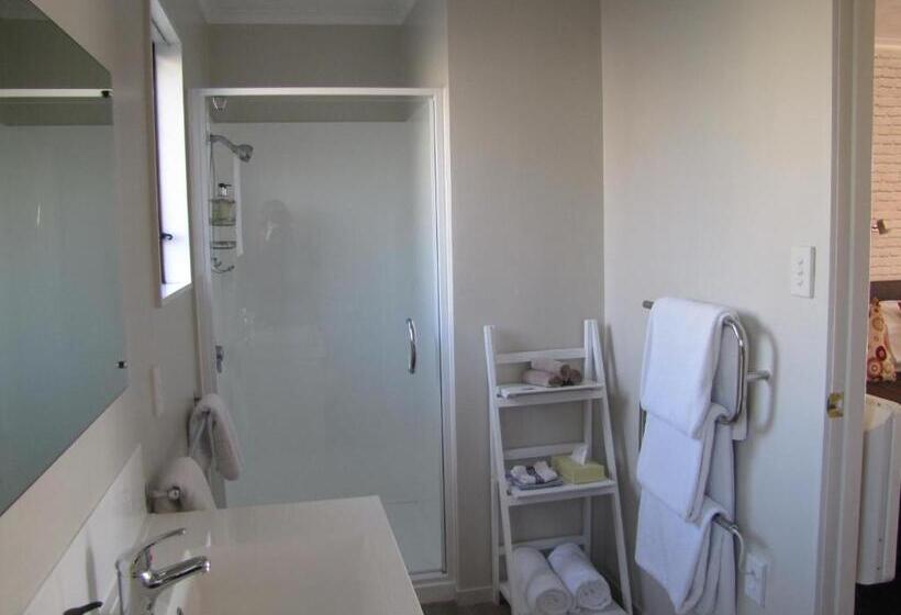 Standard-studio, Amber Court Motel Nelson