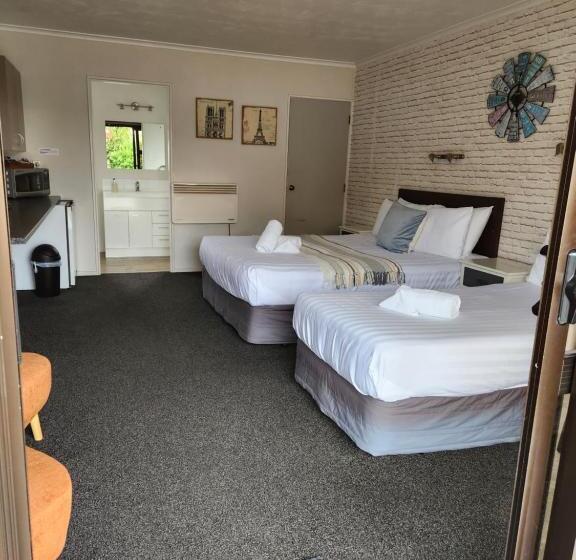 Standard-studio, Amber Court Motel Nelson
