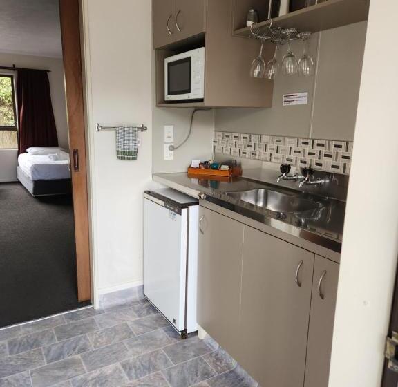 Standard Kolmen Hengen Huone, Amber Court Motel Nelson