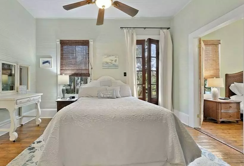 １ベッドルームハウス, Carroll House Cottages